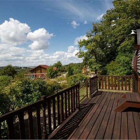 Le Chalet Du Chemin Et Sa Roulotte Berviller-en-Moselle Exteriör bild