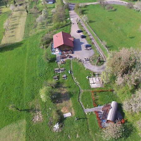 Le Chalet Du Chemin Et Sa Roulotte Berviller-en-Moselle Exteriör bild