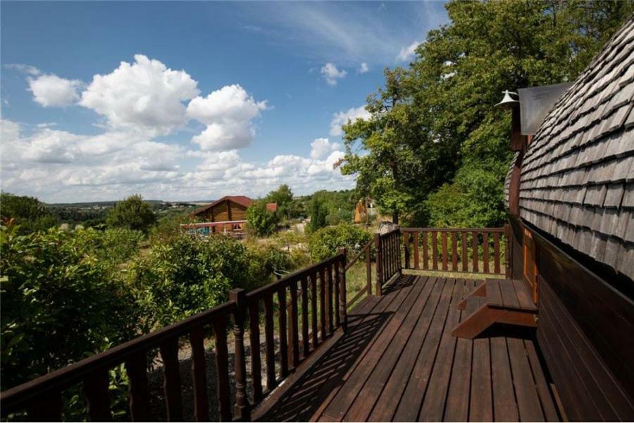 Le Chalet Du Chemin Et Sa Roulotte Berviller-en-Moselle Exteriör bild