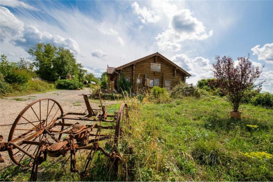 Le Chalet Du Chemin Et Sa Roulotte Berviller-en-Moselle Exteriör bild